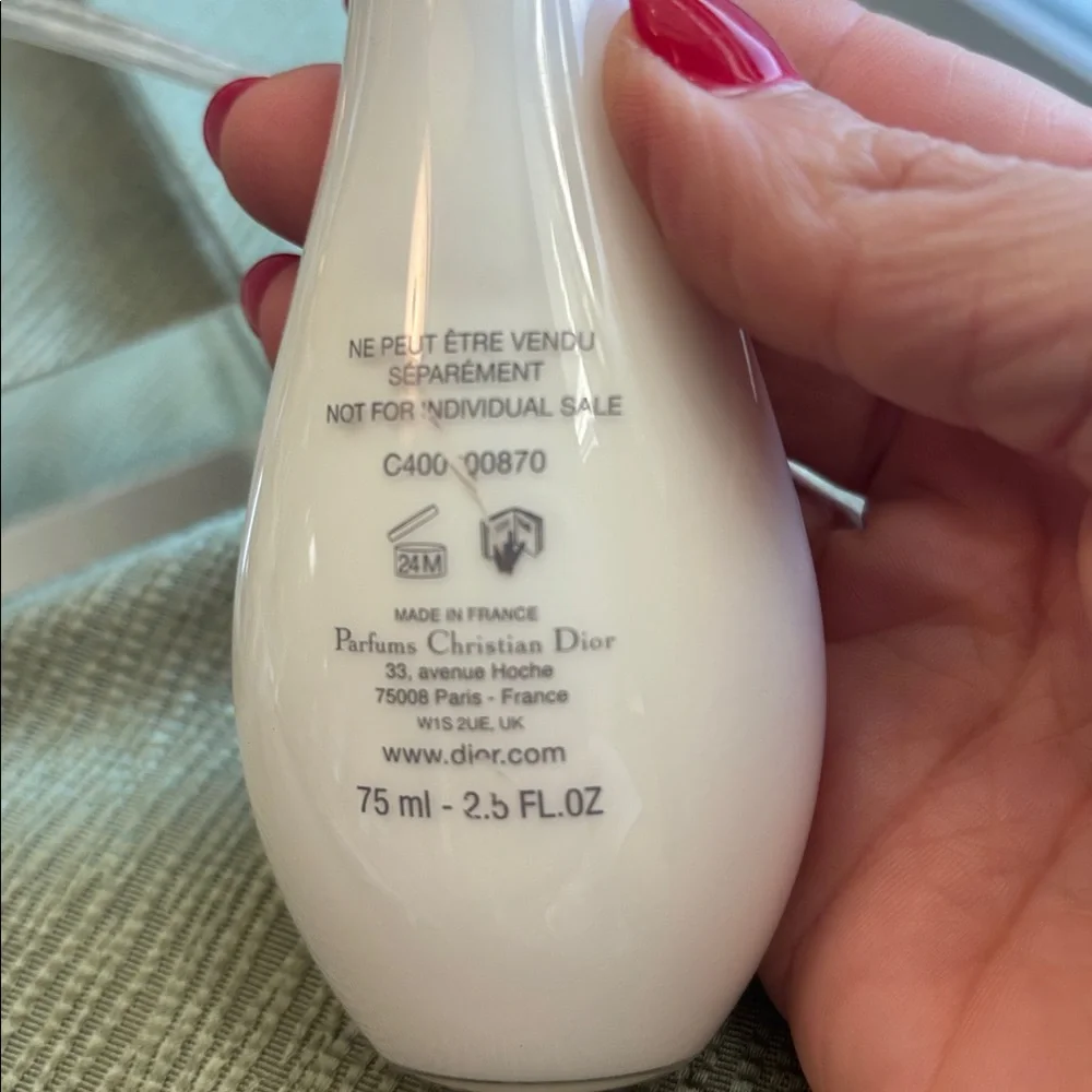 Dior J'adore Body Milk in White and Gold - Picture 4 of 4